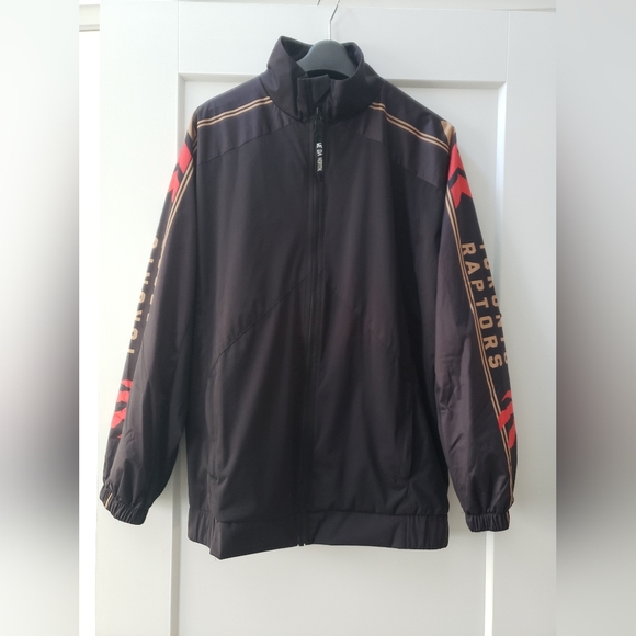 Toronto Raptors Qore Women's Throwback Team Full-Zip Windbreaker Jacket - Black - Picture 2 of 10